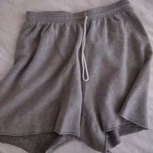 Alo Yoga Accolade Sweat Short in grey size S